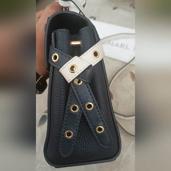 Authentic Michael Kors Bristol Floral Appliqué Satchel/Crossbody Bag -Navy Blue - Picture 8 of 16